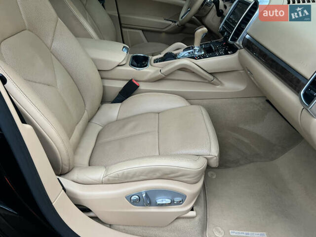 Черный Порше Каен, объемом двигателя 3.6 л и пробегом 274 тыс. км за 24950 $, фото 82 на Automoto.ua