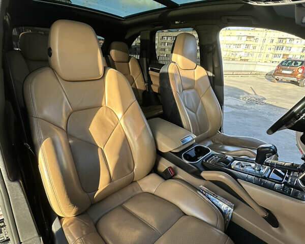 Черный Порше Каен, объемом двигателя 3 л и пробегом 170 тыс. км за 34999 $, фото 26 на Automoto.ua