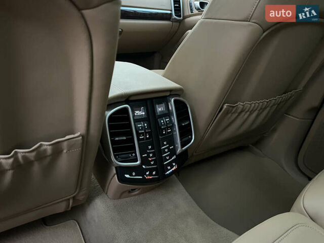 Черный Порше Каен, объемом двигателя 3.6 л и пробегом 274 тыс. км за 24950 $, фото 67 на Automoto.ua