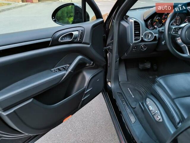 Черный Порше Каен, объемом двигателя 2.97 л и пробегом 132 тыс. км за 38300 $, фото 9 на Automoto.ua