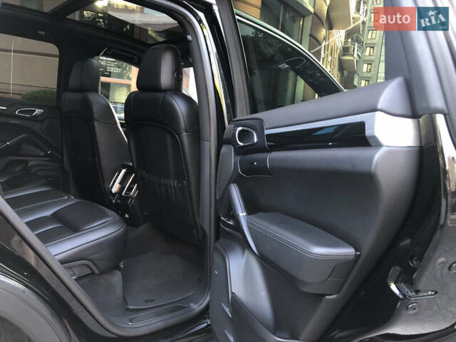 Черный Порше Каен, объемом двигателя 3 л и пробегом 110 тыс. км за 34000 $, фото 25 на Automoto.ua