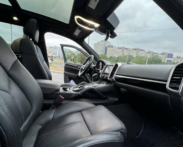 Черный Порше Каен, объемом двигателя 3 л и пробегом 80 тыс. км за 39900 $, фото 15 на Automoto.ua