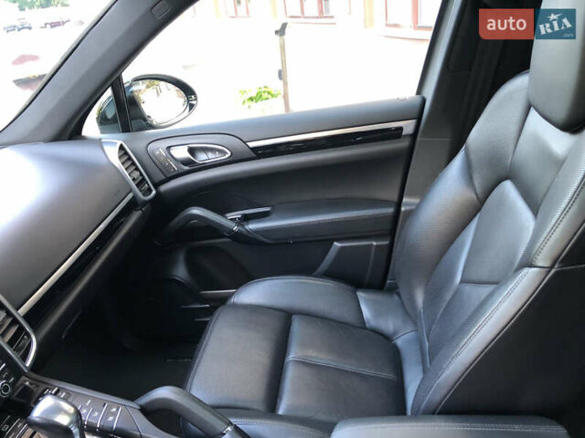 Черный Порше Каен, объемом двигателя 3 л и пробегом 110 тыс. км за 34000 $, фото 24 на Automoto.ua