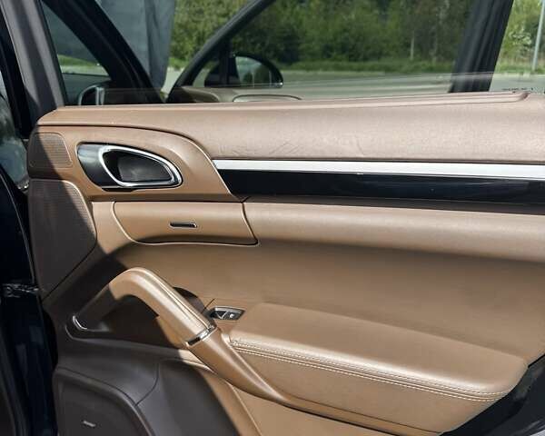 Черный Порше Каен, объемом двигателя 3 л и пробегом 124 тыс. км за 38000 $, фото 22 на Automoto.ua