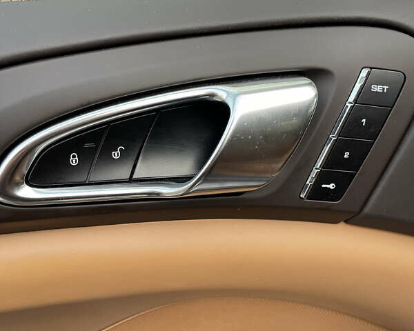 Чорний Порше Cayenne, об'ємом двигуна 3.6 л та пробігом 245 тис. км за 35550 $, фото 12 на Automoto.ua