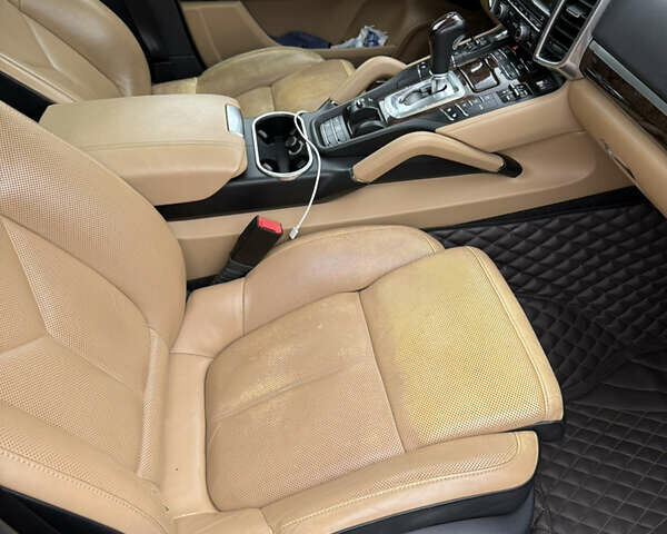 Черный Порше Каен, объемом двигателя 3.6 л и пробегом 222 тыс. км за 18000 $, фото 9 на Automoto.ua