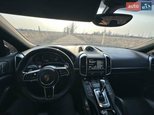 Чорний Порше Cayenne, об'ємом двигуна 2.97 л та пробігом 140 тис. км за 32500 $, фото 15 на Automoto.ua
