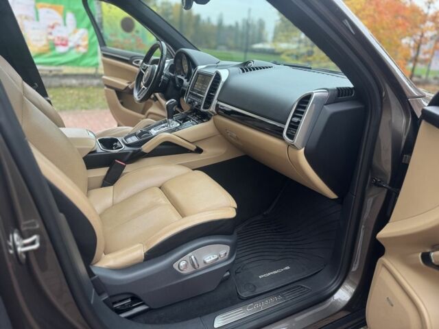 Черный Порше Каен, объемом двигателя 3.6 л и пробегом 135 тыс. км за 24999 $, фото 3 на Automoto.ua