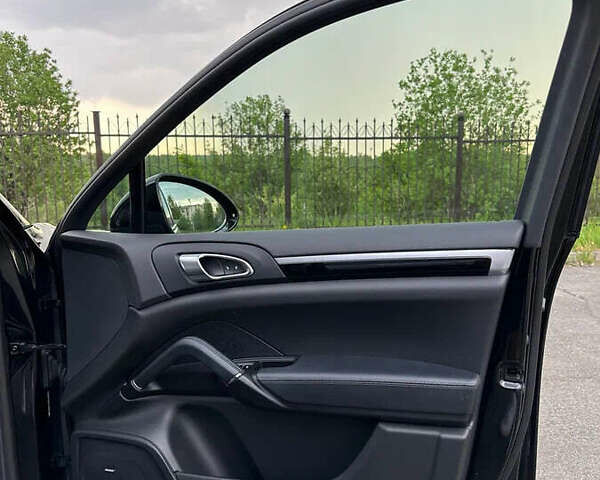 Чорний Порше Cayenne, об'ємом двигуна 2.97 л та пробігом 160 тис. км за 30000 $, фото 14 на Automoto.ua