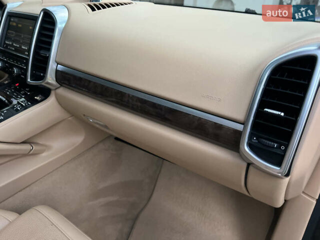 Черный Порше Каен, объемом двигателя 3.6 л и пробегом 274 тыс. км за 24950 $, фото 193 на Automoto.ua