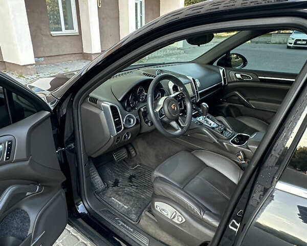 Чорний Порше Cayenne, об'ємом двигуна 2.97 л та пробігом 220 тис. км за 40000 $, фото 12 на Automoto.ua
