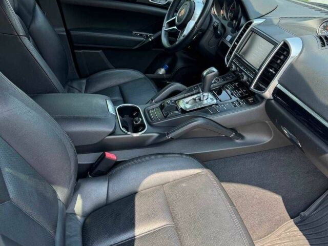 Черный Порше Каен, объемом двигателя 3 л и пробегом 170 тыс. км за 33500 $, фото 10 на Automoto.ua