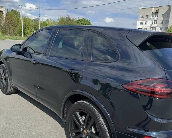 Черный Порше Каен, объемом двигателя 3 л и пробегом 124 тыс. км за 38000 $, фото 2 на Automoto.ua