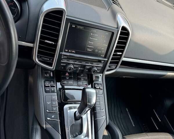Чорний Порше Cayenne, об'ємом двигуна 2.97 л та пробігом 170 тис. км за 33500 $, фото 25 на Automoto.ua