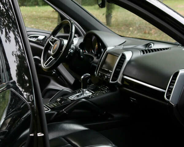 Черный Порше Каен, объемом двигателя 3.6 л и пробегом 201 тыс. км за 26900 $, фото 8 на Automoto.ua