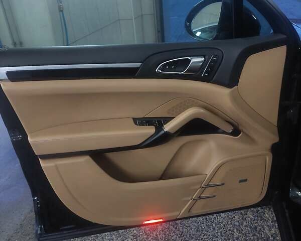 Чорний Порше Cayenne, об'ємом двигуна 3.6 л та пробігом 63 тис. км за 27000 $, фото 11 на Automoto.ua
