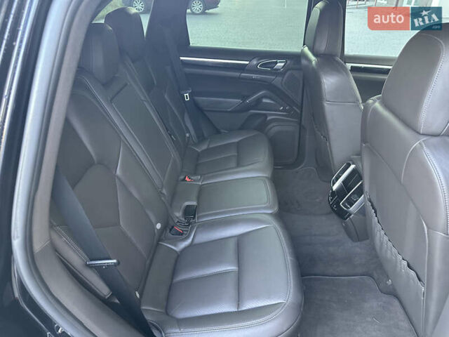 Чорний Порше Cayenne, об'ємом двигуна 2.97 л та пробігом 220 тис. км за 40000 $, фото 7 на Automoto.ua