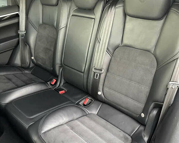 Чорний Порше Cayenne, об'ємом двигуна 2.97 л та пробігом 160 тис. км за 30000 $, фото 12 на Automoto.ua