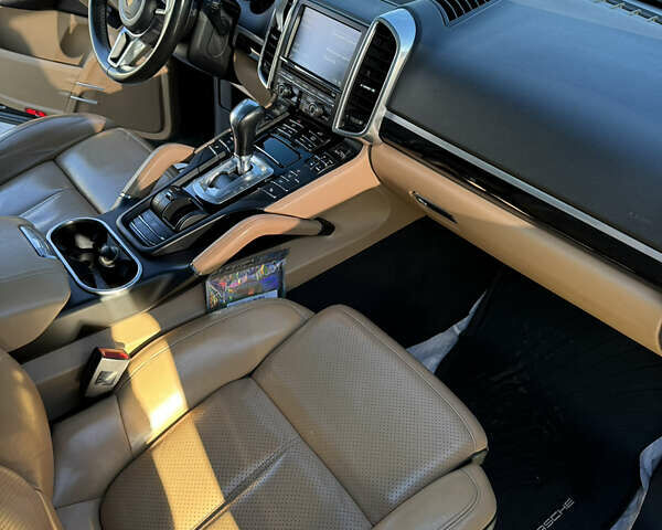 Черный Порше Каен, объемом двигателя 3 л и пробегом 170 тыс. км за 34999 $, фото 17 на Automoto.ua