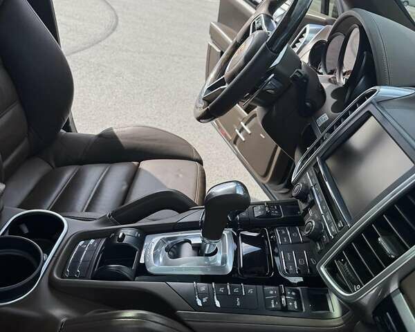 Черный Порше Каен, объемом двигателя 3 л и пробегом 124 тыс. км за 38000 $, фото 15 на Automoto.ua