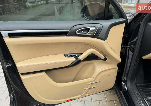 Черный Порше Каен, объемом двигателя 2.97 л и пробегом 138 тыс. км за 35500 $, фото 19 на Automoto.ua