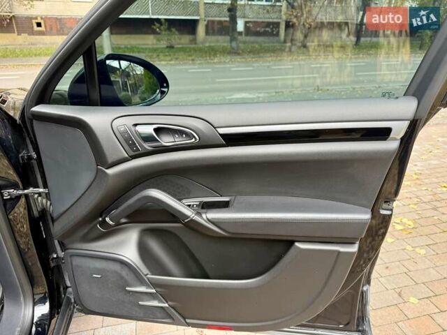 Черный Порше Каен, объемом двигателя 3 л и пробегом 140 тыс. км за 25900 $, фото 51 на Automoto.ua