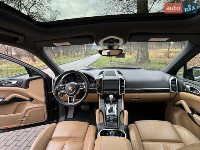 Черный Порше Каен, объемом двигателя 2.97 л и пробегом 249 тыс. км за 37000 $, фото 16 на Automoto.ua