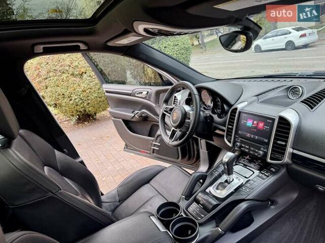 Черный Порше Каен, объемом двигателя 3 л и пробегом 140 тыс. км за 25900 $, фото 59 на Automoto.ua