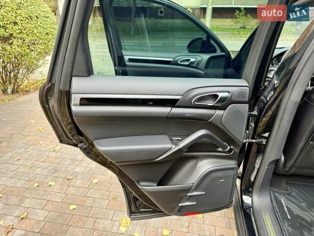 Черный Порше Каен, объемом двигателя 3 л и пробегом 140 тыс. км за 25900 $, фото 46 на Automoto.ua