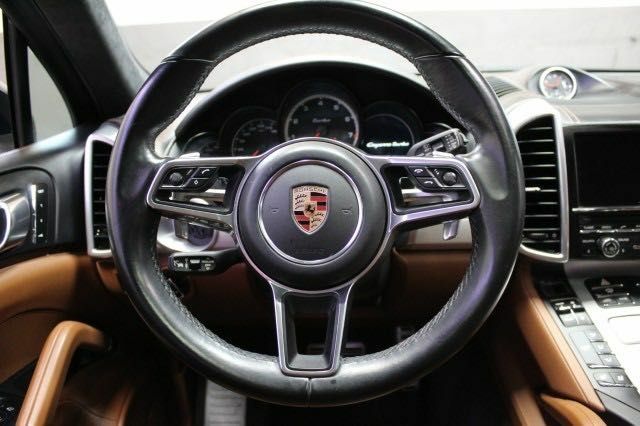 Черный Порше Каен, объемом двигателя 3.6 л и пробегом 132 тыс. км за 25500 $, фото 21 на Automoto.ua