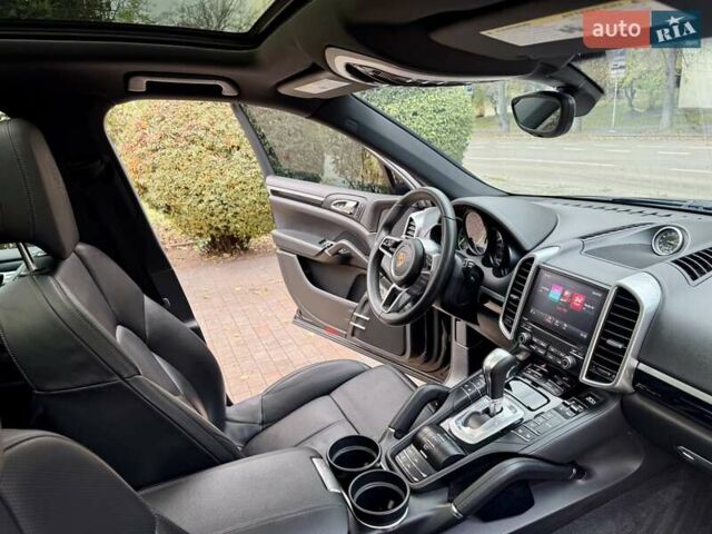 Черный Порше Каен, объемом двигателя 3 л и пробегом 140 тыс. км за 25900 $, фото 58 на Automoto.ua