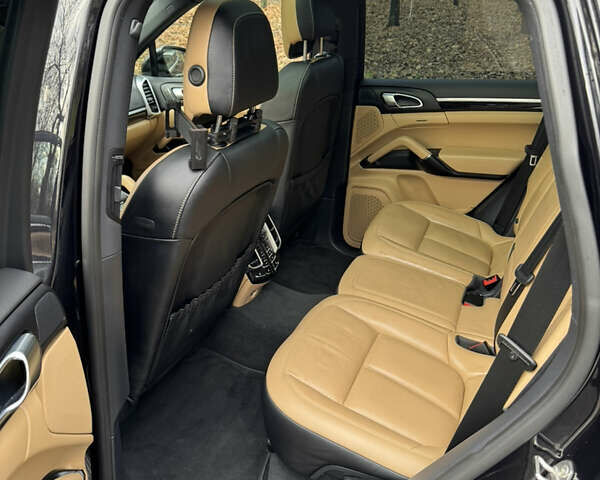 Черный Порше Каен, объемом двигателя 2.97 л и пробегом 249 тыс. км за 37000 $, фото 14 на Automoto.ua