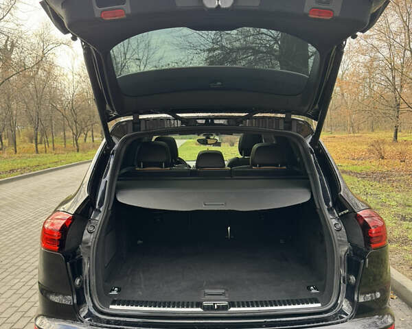 Черный Порше Каен, объемом двигателя 2.97 л и пробегом 249 тыс. км за 37000 $, фото 9 на Automoto.ua