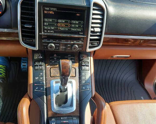 Чорний Порше Cayenne, об'ємом двигуна 4.13 л та пробігом 202 тис. км за 42000 $, фото 19 на Automoto.ua