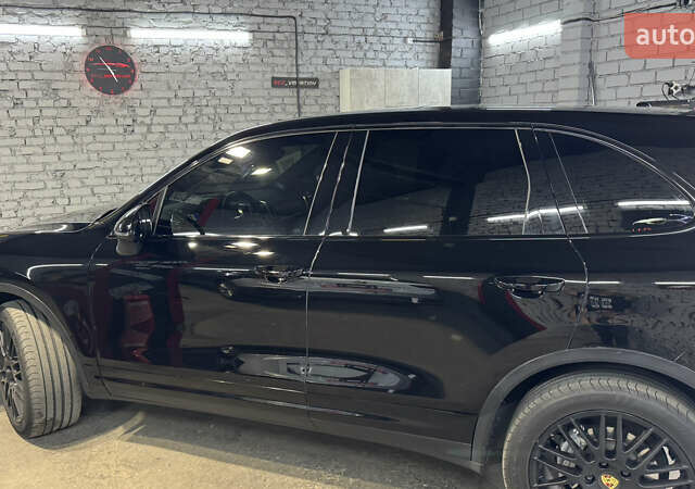 Чорний Порше Cayenne, об'ємом двигуна 3.6 л та пробігом 155 тис. км за 29999 $, фото 2 на Automoto.ua
