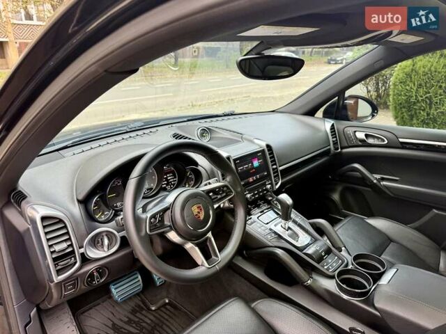 Черный Порше Каен, объемом двигателя 3 л и пробегом 140 тыс. км за 25900 $, фото 65 на Automoto.ua