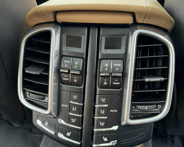 Черный Порше Каен, объемом двигателя 2.97 л и пробегом 249 тыс. км за 37000 $, фото 17 на Automoto.ua