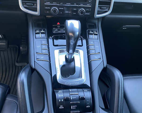 Чорний Порше Cayenne, об'ємом двигуна 2.97 л та пробігом 220 тис. км за 38500 $, фото 37 на Automoto.ua