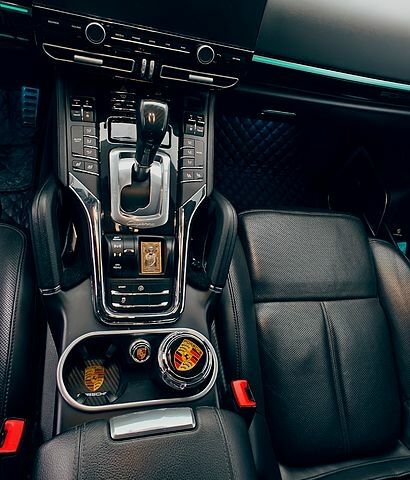 Чорний Порше Cayenne, об'ємом двигуна 3.6 л та пробігом 99 тис. км за 38999 $, фото 10 на Automoto.ua