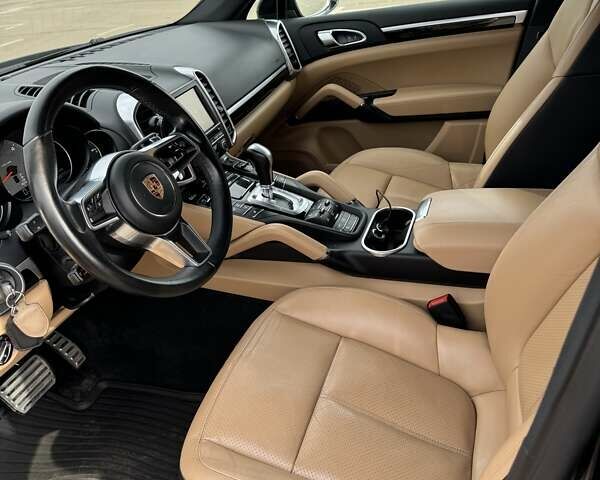 Чорний Порше Cayenne, об'ємом двигуна 4.13 л та пробігом 225 тис. км за 47000 $, фото 7 на Automoto.ua