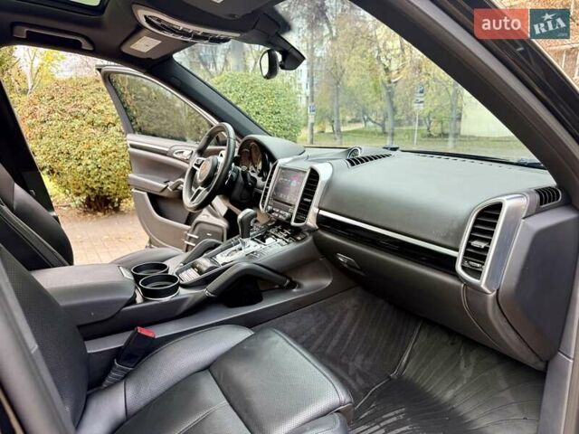 Черный Порше Каен, объемом двигателя 3 л и пробегом 140 тыс. км за 25900 $, фото 54 на Automoto.ua