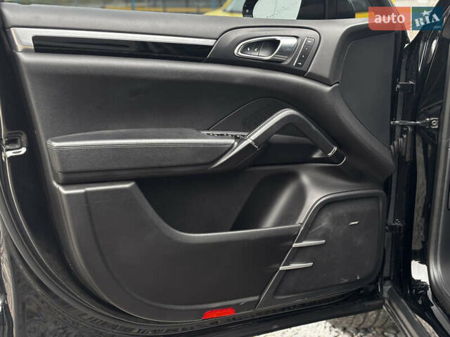 Черный Порше Каен, объемом двигателя 3.6 л и пробегом 100 тыс. км за 26500 $, фото 38 на Automoto.ua