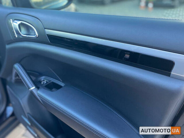 Чорний Порше Cayenne, об'ємом двигуна 3 л та пробігом 215 тис. км за 45990 $, фото 20 на Automoto.ua
