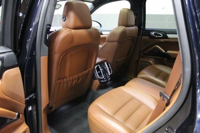 Черный Порше Каен, объемом двигателя 3.6 л и пробегом 132 тыс. км за 25500 $, фото 23 на Automoto.ua