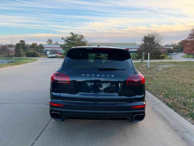 Черный Порше Каен, объемом двигателя 3.6 л и пробегом 74 тыс. км за 10000 $, фото 5 на Automoto.ua