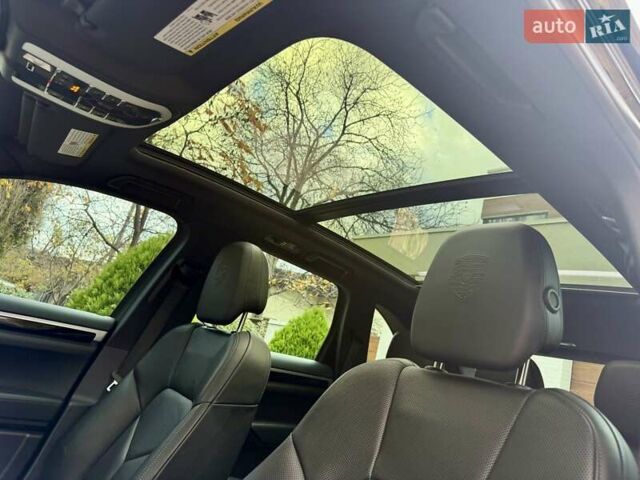 Черный Порше Каен, объемом двигателя 3 л и пробегом 140 тыс. км за 25900 $, фото 69 на Automoto.ua