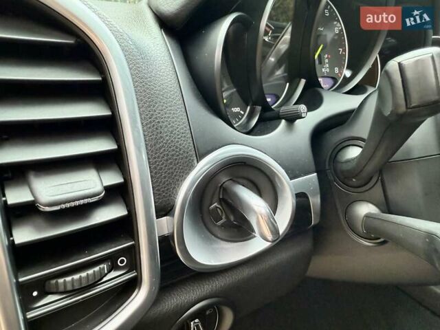 Черный Порше Каен, объемом двигателя 3 л и пробегом 140 тыс. км за 25900 $, фото 87 на Automoto.ua