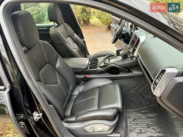 Черный Порше Каен, объемом двигателя 3 л и пробегом 140 тыс. км за 25900 $, фото 57 на Automoto.ua