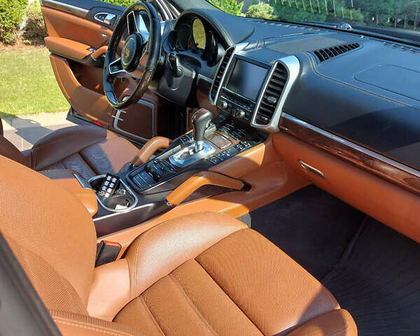 Чорний Порше Cayenne, об'ємом двигуна 4.13 л та пробігом 202 тис. км за 42000 $, фото 16 на Automoto.ua