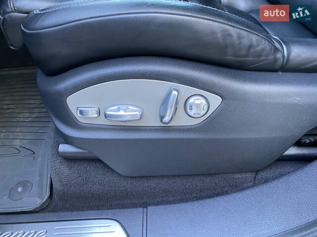Чорний Порше Cayenne, об'ємом двигуна 2.97 л та пробігом 220 тис. км за 38500 $, фото 40 на Automoto.ua